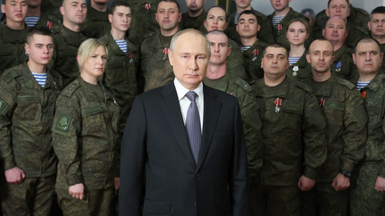 Президент страны обратился с новогодним обращением к народу..